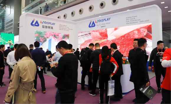 2019LED China燃爆會展中心 ,藍普視訊小間距顯示屏收獲滿堂彩!