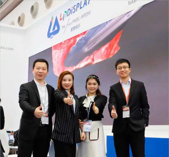 2019LED China燃爆會展中心 ,藍普視訊小間距顯示屏收獲滿堂彩!